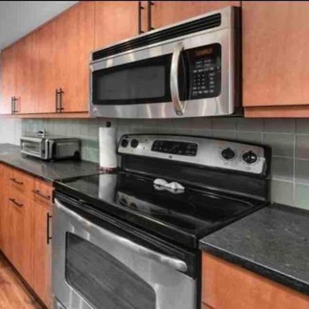 Downtown Cleveland Waterview 1 Bedroom Loft With Fireplace Exterior photo